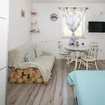 Good Vibrations Apartment Rozat