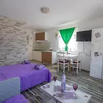 Good Vibrations Apartment *
