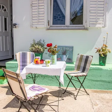 Good Vibrations Apartment