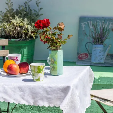 Apartment Good Vibrations *